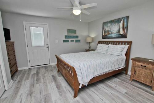Summerhouse West By Youngs Suncoast