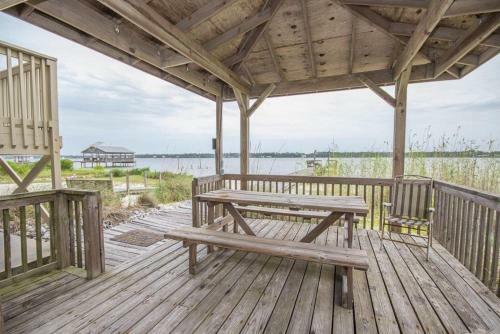 Summerhouse West By Youngs Suncoast