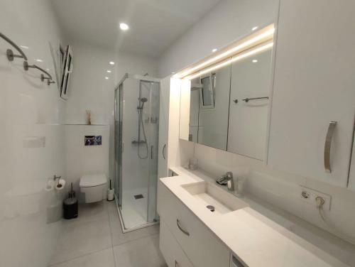 Elegant And Spacious Apartment With Sea Vieuw