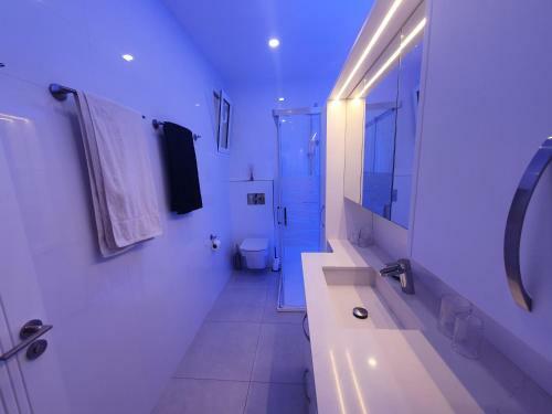 Elegant And Spacious Apartment With Sea Vieuw