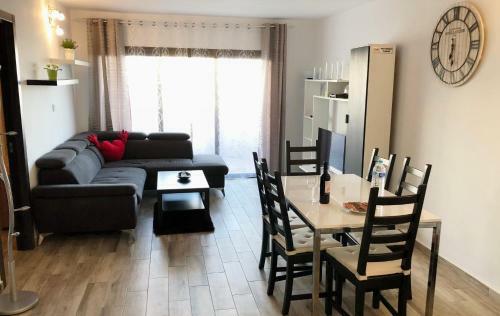 Apartamento Luxury 2 Bedroom Apt 50 M From Beach