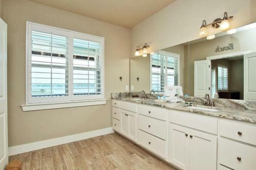 Pass Time Cottages By Youngs Suncoast