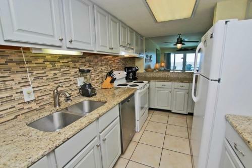 Castaways By Youngs Suncoast