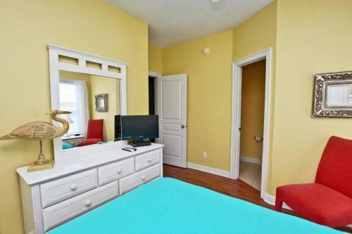 On Golden Pond 8a West By Youngs Suncoast