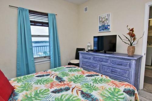 Crystal Tower 1102 By Youngs Suncoast
