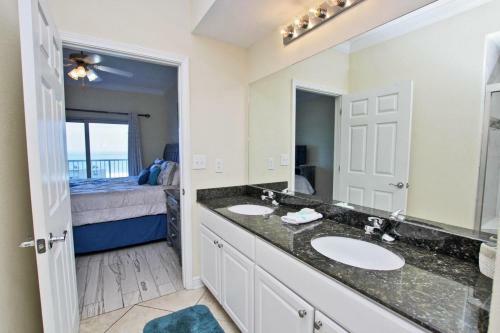 Crystal Tower 1102 By Youngs Suncoast