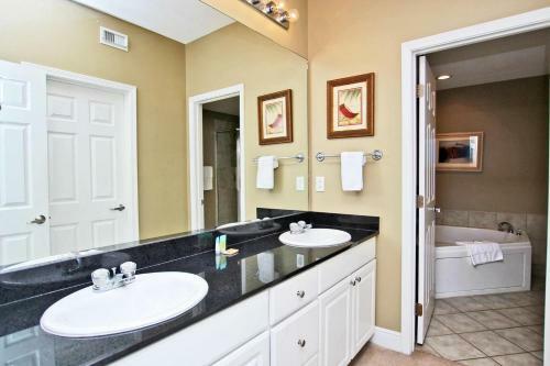San Carlos 1001 By Youngs Suncoast