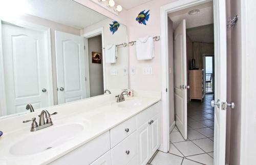 Legacy 102 By Youngs Suncoast