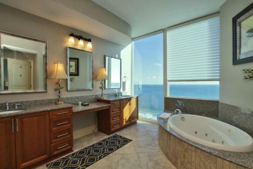 Bel Sole Penthouse 1801 By Youngs Suncoast