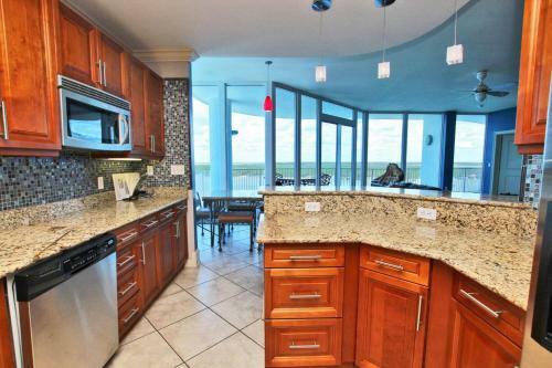 Bel Sole Penthouse 1801 By Youngs Suncoast