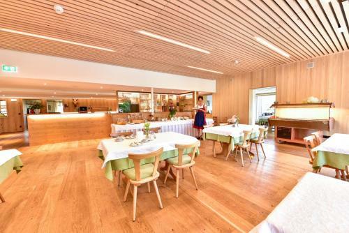 Hostal Hotel Gasthof Adler