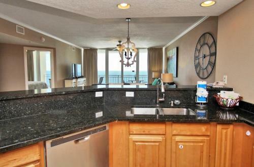 Colonnades 1202 By Youngs Suncoast