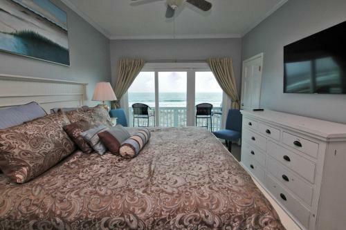 Marilyns Cottage By Youngs Suncoast