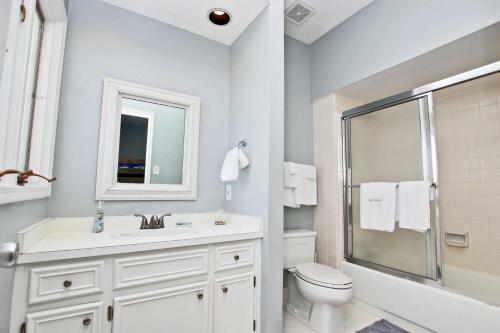 Marilyns Cottage By Youngs Suncoast