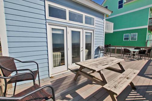 Marilyns Cottage By Youngs Suncoast