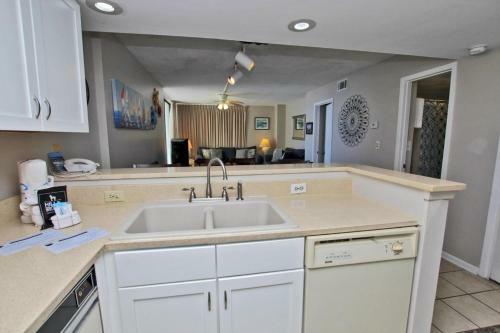 Whaler By Youngs Suncoast