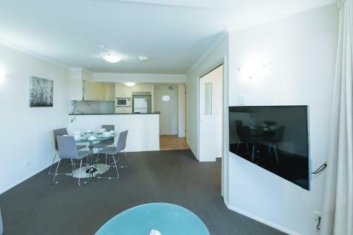 Airtrip Apartments On Edmondstone Street