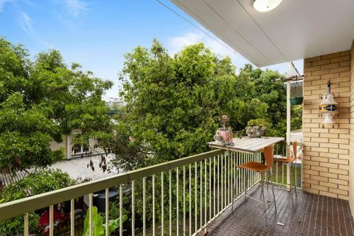 Mid-century Morningside 2-bed Apartment