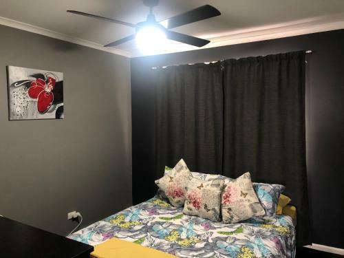 3 Bedroom Unit Upstairs- In A Hi-set Home