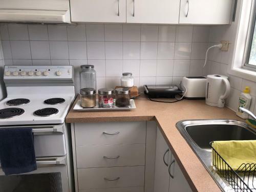 3 Bedroom Unit Upstairs- In A Hi-set Home