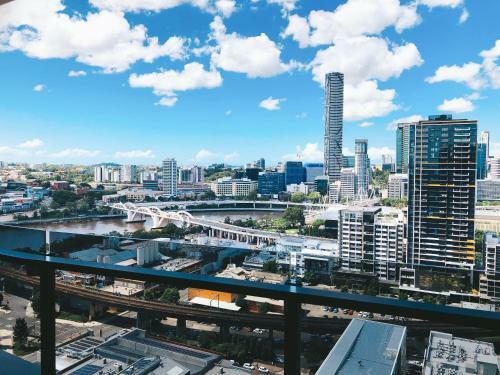 Brisbane One 3 Beds Apartments