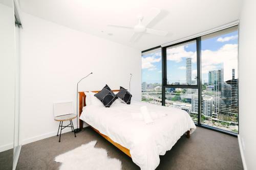 Brisbane One 3 Beds Apartments