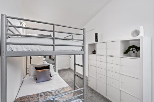 Stunning 2-story Fortitude Valley Apartment
