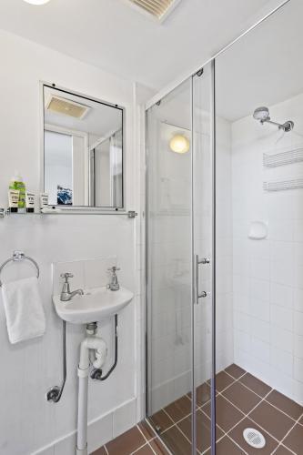 Stunning 2-story Fortitude Valley Apartment