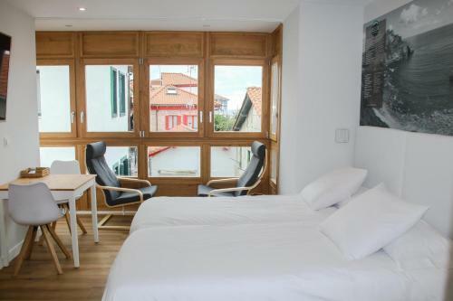Apartamentos Mundaka Surf Camp