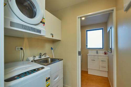 South Bay Getaway - Kaikoura Holiday Home