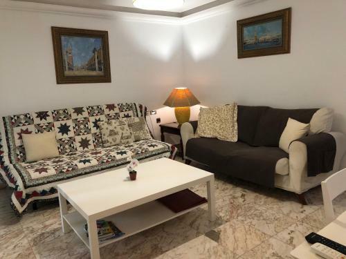 Villa Con Piscina En N�jar