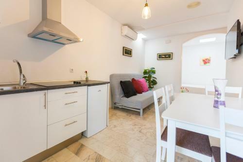 Villa Con Piscina En N�jar
