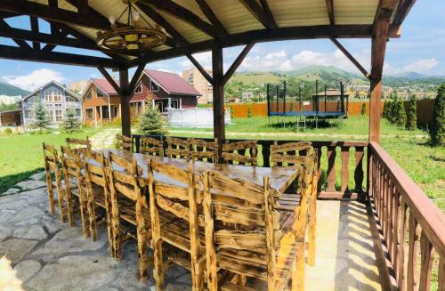 Hotel Cottage Chalet And Tours