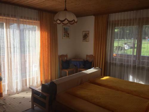 Hostal Pension Wieser "baschtlmai"