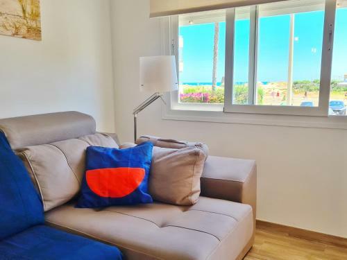 Apartamento Con Piscina Frente Al Mar. Oliva Nova