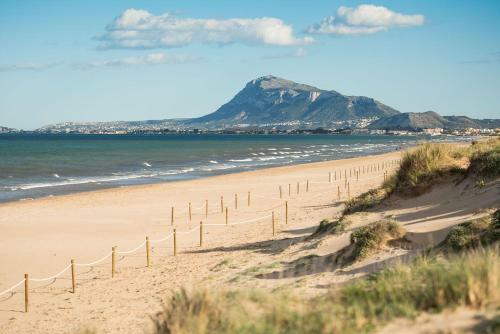 Apartamento Con Piscina Frente Al Mar. Oliva Nova