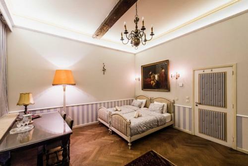 Hofmarkgraaf - Unique Apartment In Historic Antwerp Mansion