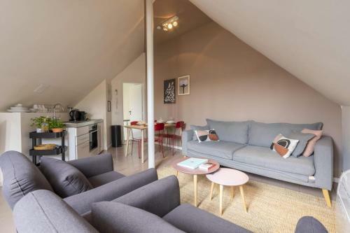 Shway60 Family House