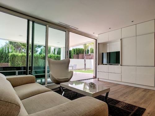 Acacia Golf Apartment @ Las Colinas Golf