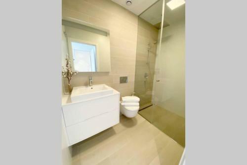 Hinojotwentyone - Luxury Las Colinas Two Bed Apartment