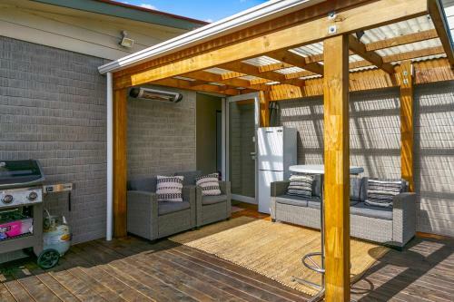 Sea Breeze Sanctuary - Karitane Holiday Home