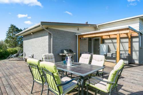 Sea Breeze Sanctuary - Karitane Holiday Home