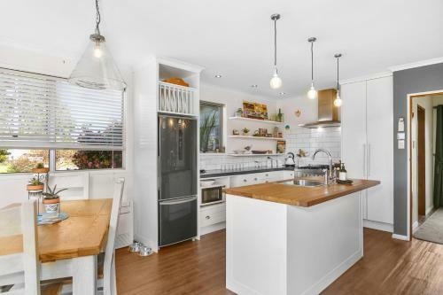 Sea Breeze Sanctuary - Karitane Holiday Home