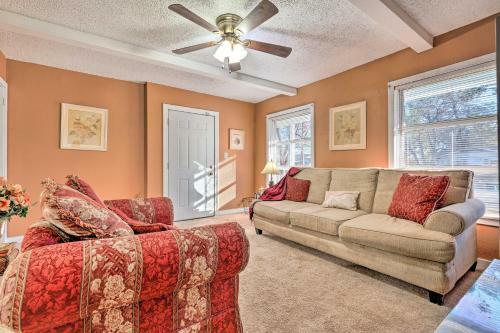 Welcoming Mobile Getaway About 11 Mi To Marinas!