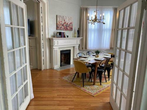 Apartamento Dauphin District Darling #1-downtown, Restaurants