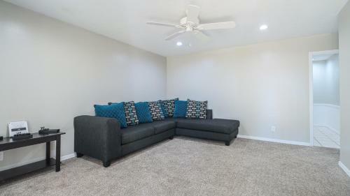 Comfortable Cozy Getaway 3 Bedroom With Gameroom