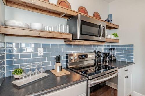 Apartamento Dauphin District Darling #4 Downtown, Dining