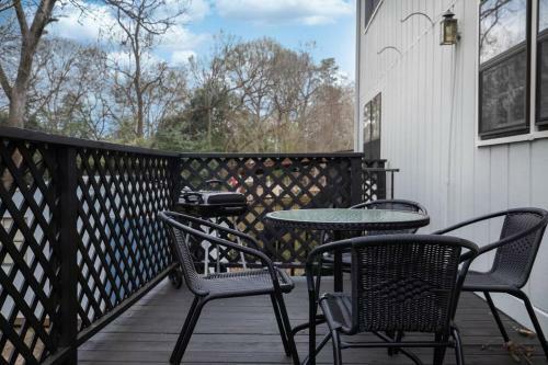 Forest Hills Fresh-centrally Located, Pets, Wifi