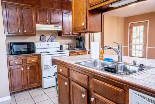 Kid + Pet-friendly Charming Home W/ Contactless Entry