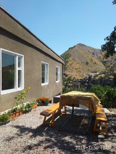Hostal Nnn Guest House